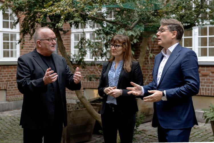 Idéerne stod i kø for at komme ud, da     Jens Kramer Mikkelsen, Benedikte Kiær og Brian Mikkelsen lancerede det nye Velfærdsråd hos Mødrehjælpen i København.  Foto: Katrine Hørup Noer