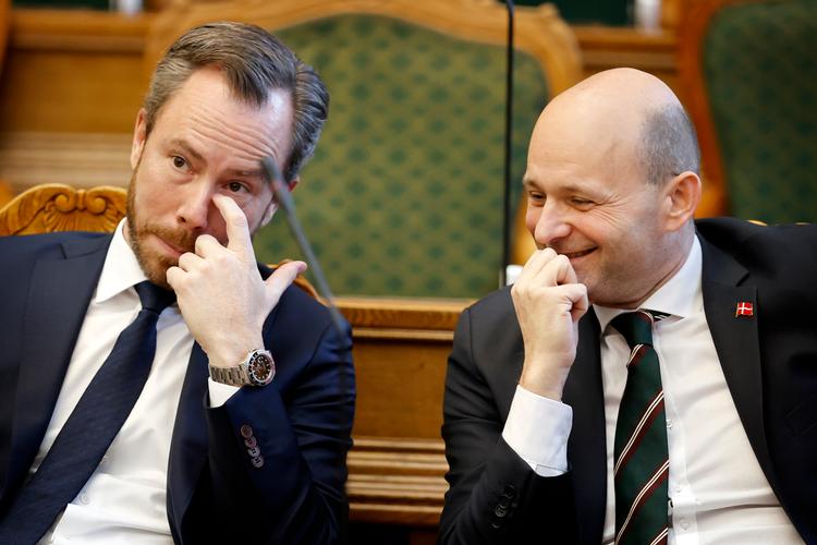 Spørgetime med statsministeren i folketingssalen. Venstres partileder, Jakob Ellemann-Jensen, og Konservative Folkepartis partileder, Søren Pape Poulsen. Foto: Jens Dresling