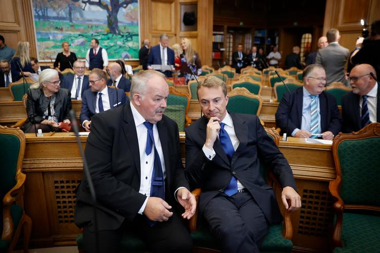 Folketingets åbning. Dansk Folkepartis Bent Bøgsted, Morten Messerschmidt, Liselott Blixt samt René Christensen. I baggrunden til venstre Venstres Claus Hjort Frederiksen og til højre Kristian Pihl Lorentzen Foto: Jens Dresling