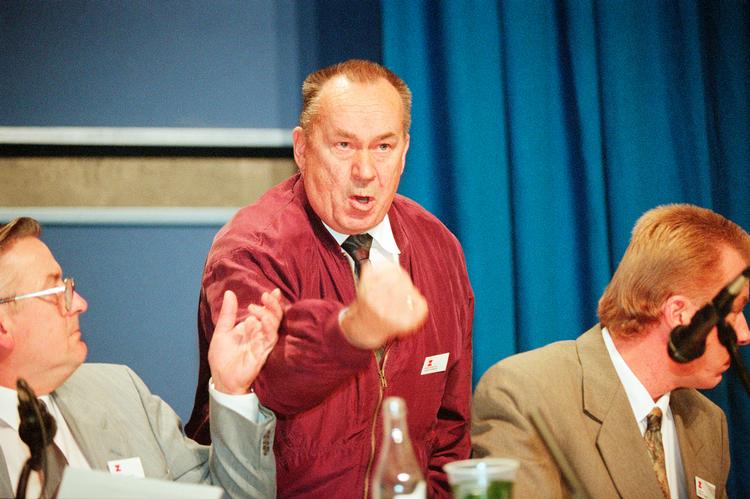 Kristen Poulsgaard i affekt på Fremskridtspartiets landsmøde i Aarhus i 1995. Foto: Viggo Landau