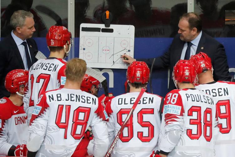 De danske mænds træner Heinz Ehlers skal måske udtage nye spillere til OL.  Foto: Vasily Fedosenko/Ritzau Scanpix