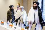    Afghansk delegation på vej til møde med norske embedsfolk på hotel i uden for Oslo. Norge inviterede Taleban og repræsentanter for vestlige regeringer til at tale om den voksende humanitære krise i Afghanistan. Foto: Ntb/Ritzau Scanpix