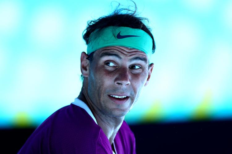 I perioder af kvartfinaleopgøret mod Denis Shapovalov var Rafael Nadal næsten kun en skygge af sig, men han vandt alligevel efter fire timers tennis.  Foto: Aaron Francis/Ritzau Scanpix