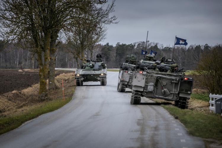 Gotlands regiment patruljerer gaden i tanks efter den øgede uro mellem Nato og Rusland om Ukraine.  Foto: Tt News Agency/Ritzau Scanpix