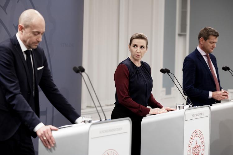 Mette Frederiksen på onsdagens pressemøde, hvor hun fortalte, at coronarestriktionerne bliver ophævet fra næste uge.  Foto: Thomas Borberg