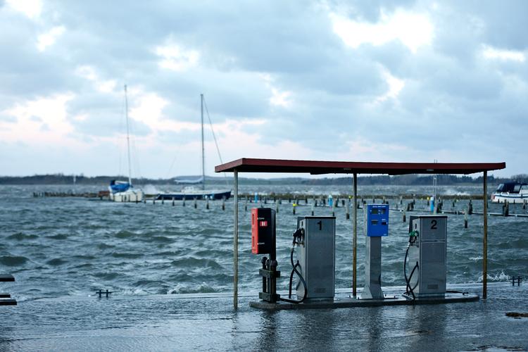 Sådan så det ud i Jyllinge Havn, da stormen Bodil rasede i 2013. Nu forbereder byen sig på stormen Malik. Foto: Jens Dresling