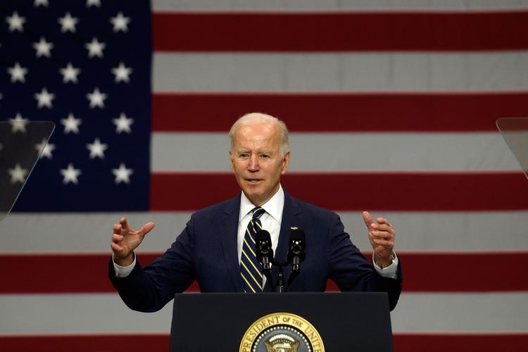 PITTSBURGH, PA - JANUARY 28: U.S. President Joe Biden speaks at Mill 19, a former steel mill being developed into a robotics research facility, on the campus of Carnegie Mellon University on January 28, 2022 in Pittsburgh, Pennsylvania. Biden arrived in Pittsburgh for a scheduled visit to promote his bipartisan infrastructure plan hours after at least 10 people were reportedly injured when a major bridge collapsed in the city. Jeff Swensen/Getty Images/AFP == FOR NEWSPAPERS, INTERNET, TELCOS &amp; TELEVISION USE ONLY == Foto: Jeff Swensen/Ritzau Scanpix