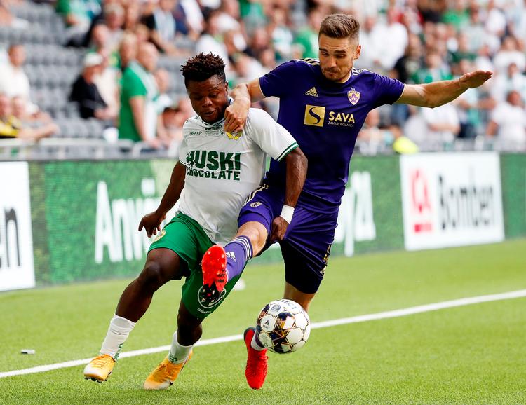 Med den nye FCK-spiller Akinkunmi Amoo (tv) på holdet spillede Hammarby sidste sæson tre runder i kvalifikationen til Conference League med samme udbytte: Udekampene blev tabt og hjemmekampene blev vundet, men mod FC Basel i playoffrunden blev den afgørende straffesparkskonkurrence tabt. Foto: Stefan Jerrevang/Ritzau Scanpix