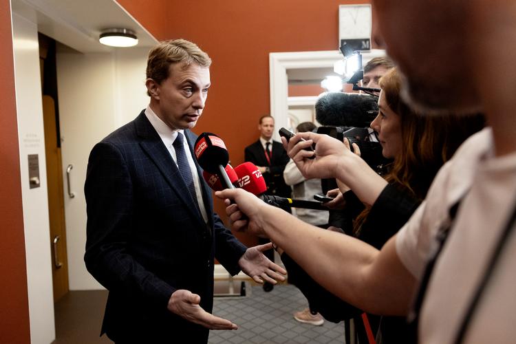     Dansk Folkeparti har fået ny formand i Morten Messerschmidt. Kristian Thulesen Dahl er afgående. De mødes til første gruppemøde efter formandsvalget   Foto: Thomas Borberg