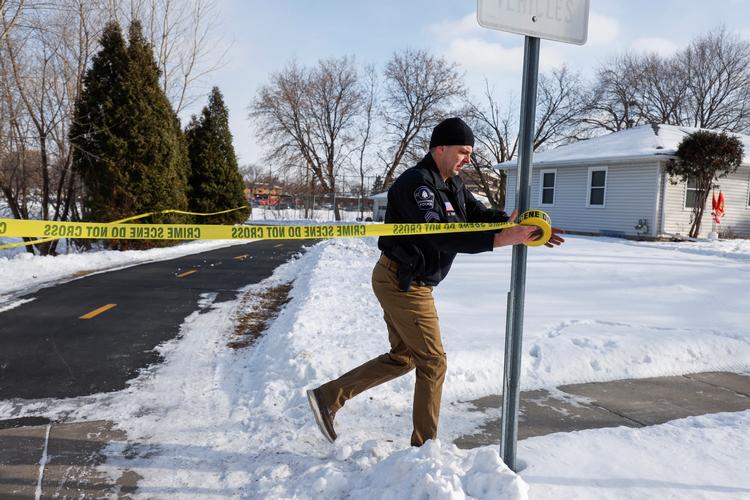 En blev dræbt, og en blev såret ved South Education Center Academy i byen Richfield i Minnesota, da der blev åbnet ild fra en bil. To er anholdt. Foto: Christian Monterrosa/Ritzau Scanpix