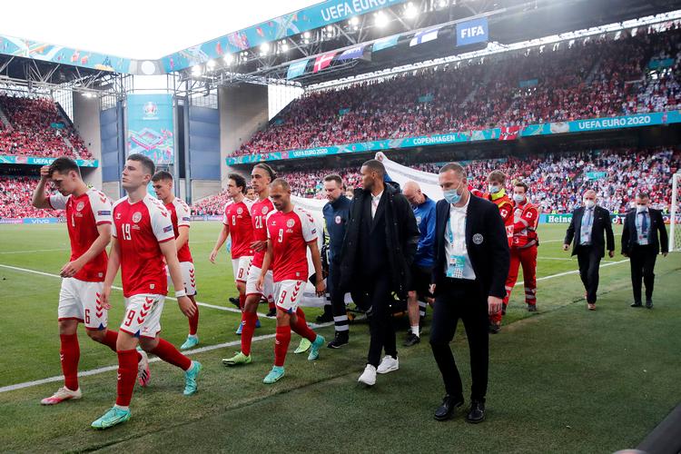 Hele verden var vidne, da Christian Eriksens liv blev reddet i Parken. Foto: Jens Dresling