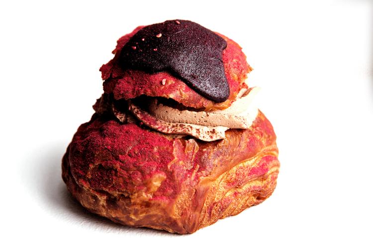 En fastelavnsbolle er ikke længere bare en fastelavnsbolle. De kommer med alle typer smag, tørret frugt på toppen og i udhulede croissanter. Foto: Martin Lehmann