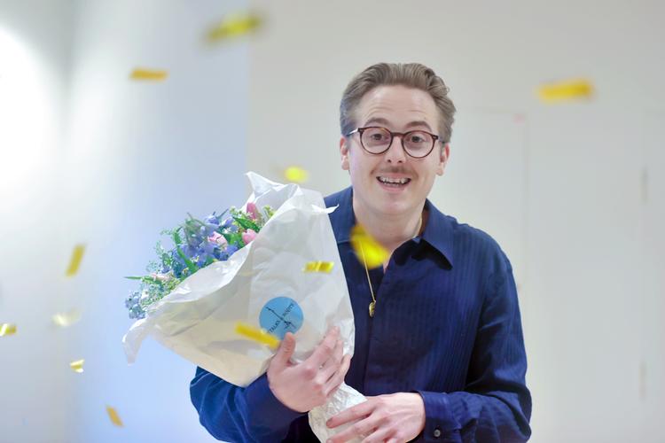 Thomas Korsgaard blev overrasket med prisen i dag klokken 14.    Foto: Miriam Dalsgaard