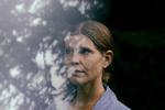 Med stor snilde fletter Selma Rosenfeldt-Olsen eventyrfortælling og realistisk beretning sammen, så virkelighedens fulde gru og fortryllelse springer én i øjnene Foto: Sarah Marie Winther
