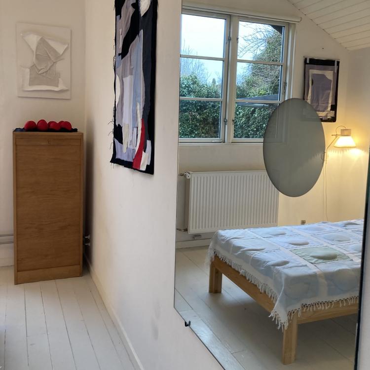 I 'Gæsteværelset' i Valby bliver i øjeblikket udstillet en udstilling med kunstnerkollektivet Unison. Foto: Pressefoto