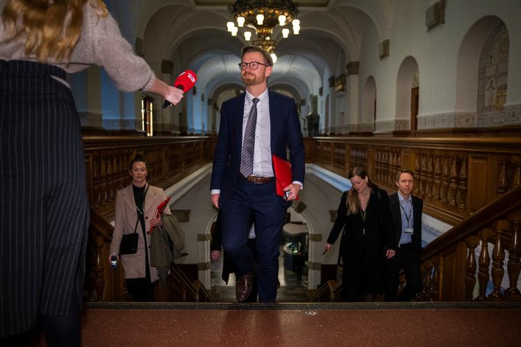 Transportminister Benny Engelbrecht (S) ankommer til samråd i Folketinget tidligere i dag.  Foto: Martin Sylvest/Ritzau Scanpix