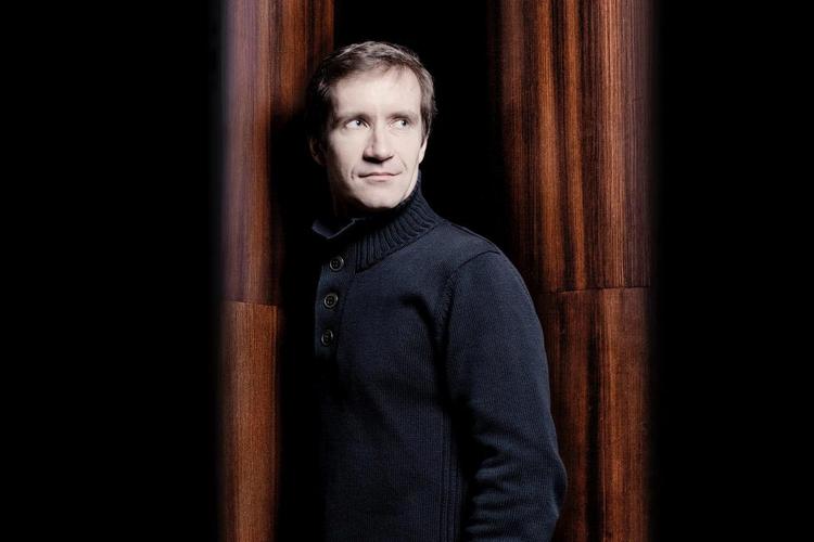 Pianisten Nikolaj Luganskij løftede musikken ved at lytte til sine medspillere i stedet for at føre sig selv frem. Foto: Marco Borggreve
