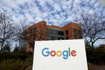 MOUNTAIN VIEW, CALIFORNIA - JANUARY 31: A sign is posted in front of a building on the Google campus on January 31, 2022 in Mountain View, California. Google parent company Alphabet will report fourth quarter earnings on Tuesday after the closing bell. Justin Sullivan/Getty Images/AFP == FOR NEWSPAPERS, INTERNET, TELCOS &amp; TELEVISION USE ONLY == Foto: Justin Sullivan/Ritzau Scanpix