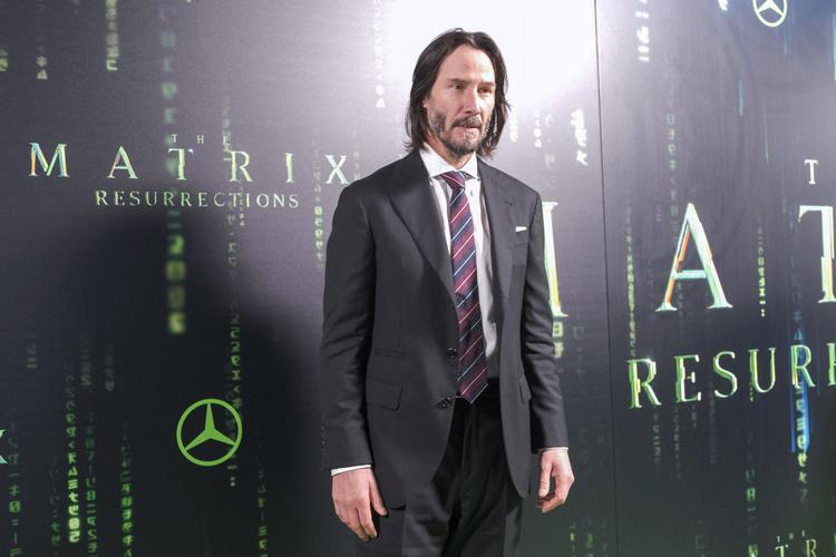 Keanu Reeves på vej til biografpremieren på 'The Matrix Resurrections' i Californien. Samtidig kunne publikum se filmen på HBO.   Foto: David Odisho/Ritzau Scanpix
