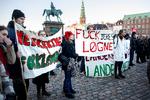 Studerende demonstrerer mod udflytningsaftalen, men flere kommuner og Landdistrikternes Fællesråd håber, at politikerne holder fast.  Foto: Finn Frandsen