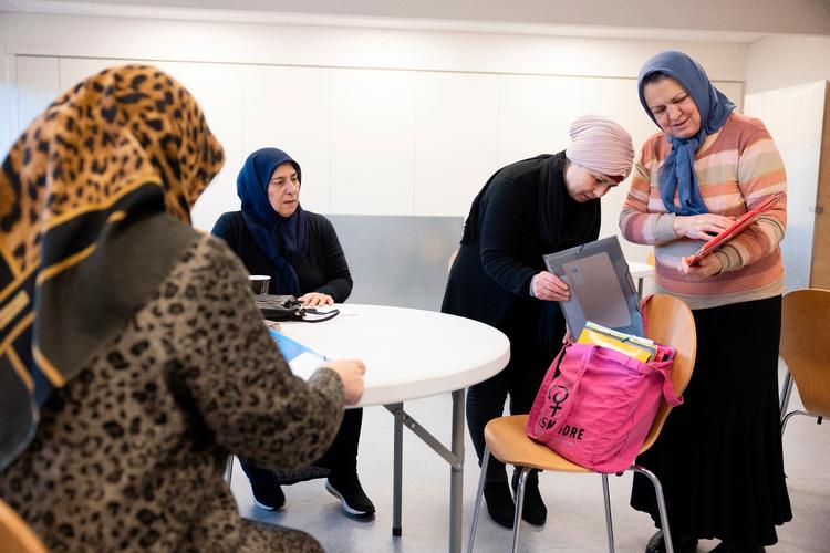 Kvinderne i Glostrup vil gerne have et job, men mange kan kun arbejde få timer om ugen.  Foto: Thomas Borberg