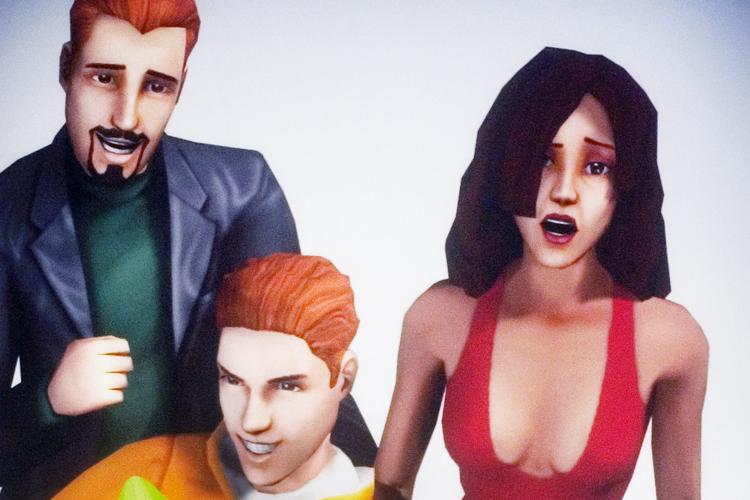 Figurer fra 'The Sims 2'. Den første udgave af spillet udkom for 25 år siden. Vi er nu oppe på fjerde version af spillet. Der udkommer løbende opdateringer til spillet, der introducerer nye objekter og steder. Det er samtidig et af de steder, udgiverne Maxis kan blive ved med at tjene penge på spillet.  Foto: Camilla Stephan