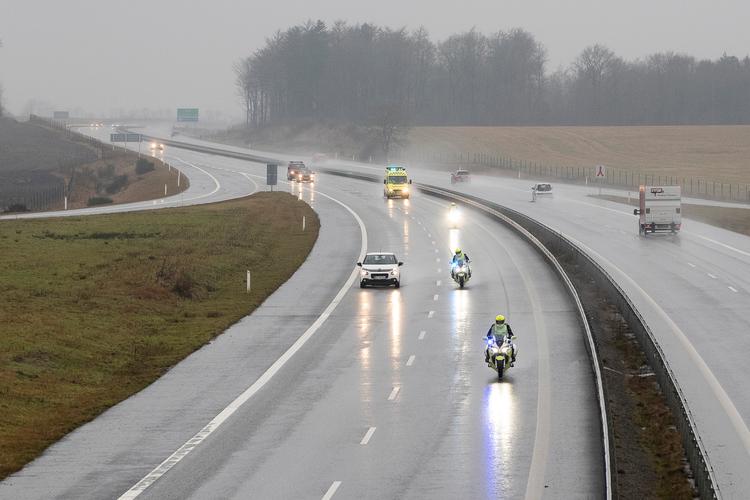 Ambulancer med syge kører mellem sygehuset i Holstebro og det nye supersygehus i Gødstrup ved Herning søndag. Foto: Johnny Pedersen/Ritzau Scanpix