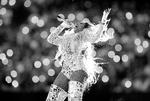     INGLEWOOD, CALIFORNIA - FEBRUARY 13: (EDITORS NOTE: Image has been converted to black and white. Color version is available.) Mary J. Blige performs during the Pepsi Super Bowl LVI Halftime Show at SoFi Stadium on February 13, 2022 in Inglewood, California. Kevin C. Cox/Getty Images/AFP == FOR NEWSPAPERS, INTERNET, TELCOS &amp; TELEVISION USE ONLY ==   Foto: Kevin C. Cox/Ritzau Scanpix