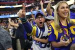     INGLEWOOD, CALIFORNIA - FEBRUARY 13: Fans react during Super Bowl LVI at SoFi Stadium on February 13, 2022 in Inglewood, California. The Los Angeles Rams defeated the Cincinnati Bengals 23-20. Katelyn Mulcahy/Getty Images/AFP == FOR NEWSPAPERS, INTERNET, TELCOS &amp; TELEVISION USE ONLY ==   Foto: Katelyn Mulcahy/Ritzau Scanpix
