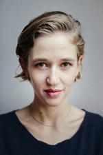 Jeg ville ønske, at vi kunne være lidt mere alvorlige og give øjeblikket værdi i Danmark. For eksempel når nogen holder tale eller modtager en pris, siger Marie Reuther. 