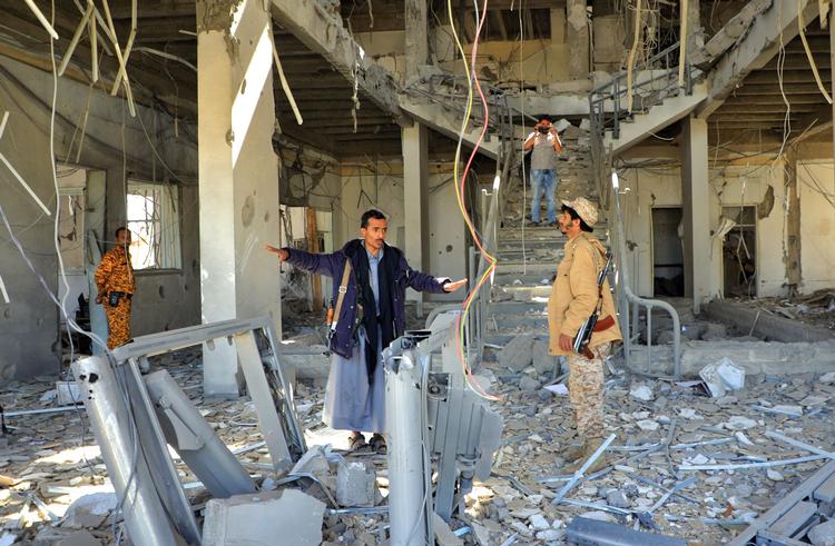 Sådan så der ud efter nattens angreb fra koalitionen, der har Saudi-Arabien i spidsen.  Foto: Mohammed Huwais/Ritzau Scanpix