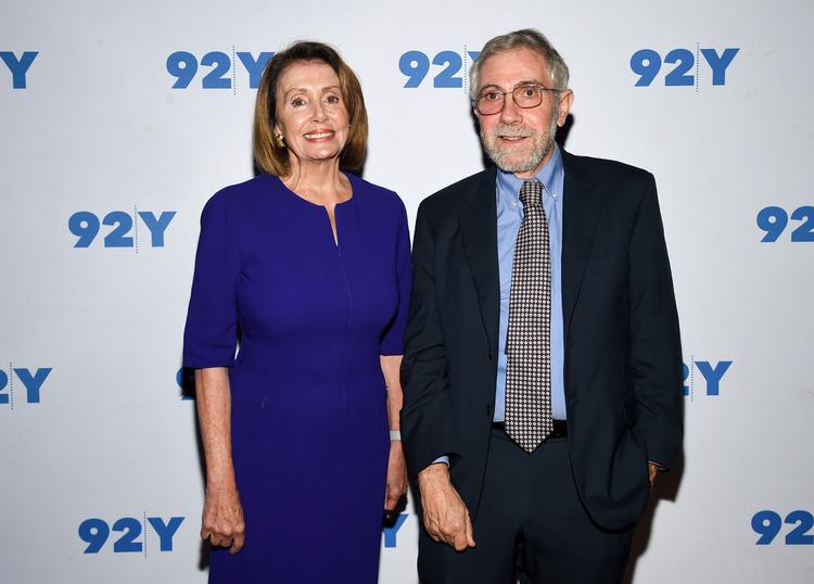 Paul Krugman er en fremtrædende økonom, her i selskab med lederen af Repræsentanternes Hus, Nancy Pelosi. Foto: Evan Agostini/Ritzau Scanpix