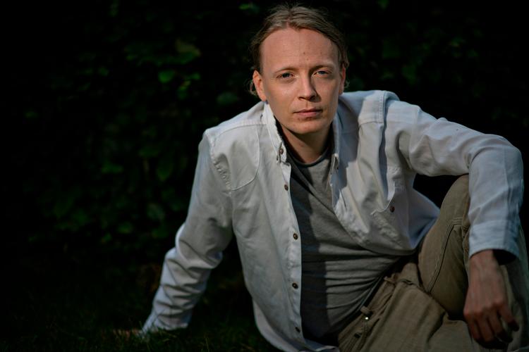 Glenn Bech udgav sidste år den anmelderroste bog om sin fars selvmord og moderens efterfølgende valg af mænd.  Foto: Brian Karmark