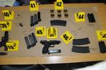 Våben og ammunition fundet på skolen efter skoleskyderiet. (REUTERS/Connecticut State Police) Foto: Handout/Ritzau Scanpix