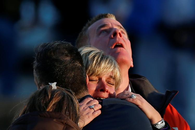 Lynn og Christopher McDonnell, forældrene til syv-årige Grace Mcdonnell, i sorg efter de har fundet ud af, at deres datter er blevet dræbt. (REUTERS/Adrees Latif) Foto: Adrees Latif/Ritzau Scanpix
