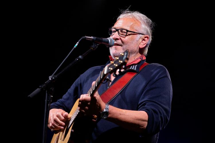Niels Hausgaard på Tønder Festival i 2019. Begge er de medunderskrivere på et åbent brev, der retter kritik af DR og statsradiofoniens efter deres mening manglende prioritering af folke- og verdensmusik.  Foto: Finn Frandsen