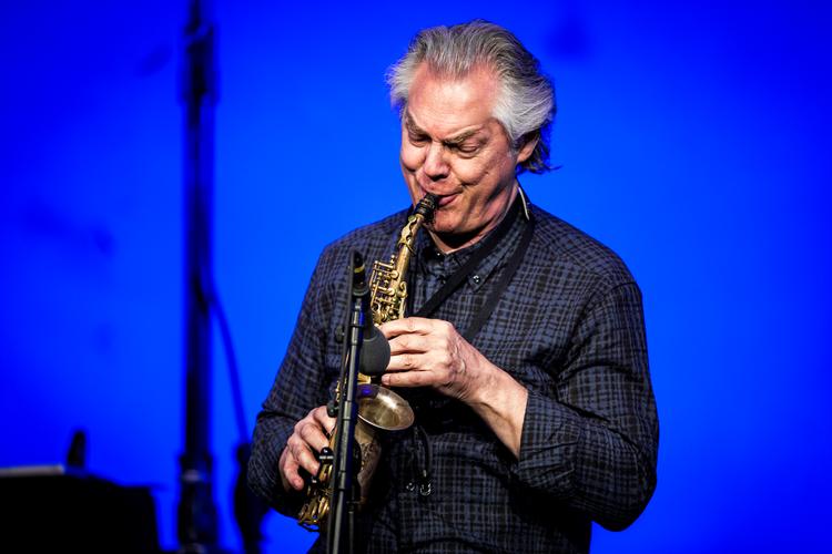 Jan Garbarek fotograferet da han spillede med sin supergruppe på Copenhagen Jazz Festival i Tivoli i 2017. Foto: Anders Rye Skjoldjensen