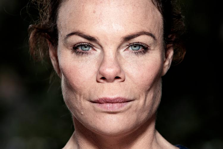 Journalist og radiovært Ditte Okman fik hemmelig adresse, da hun modtog et postkort fra en, der håbede, at hun ville dø. Foto: Jacob Ehrbahn