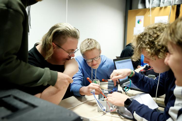 De unge på erhvervsuddannelser trives i højere grad. Eleverne på billedet har intet med undersøgelsen at gøre.       Foto: Jens Dresling