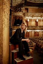  Trine Holm Thomsen insisterer på, at »succes kommer indefra«, og at det derfor er ensemblet og teaterhuset, hun er stolt af.
Foto: Isak Hoffmeyer /Aarhus Teater 