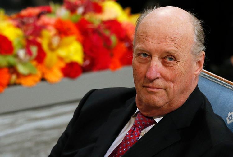 Harald V er blot den tredje konge, Norge har haft, siden landet for mere end 100 år siden blev selvstændigt. Her er han til nobelceremoni på rådhuset i Oslo for nogle år siden. Arkivfoto: Suzanne Plunkett/Ritzau Scanpix) Foto: Suzanne Plunkett/Ritzau Scanpix