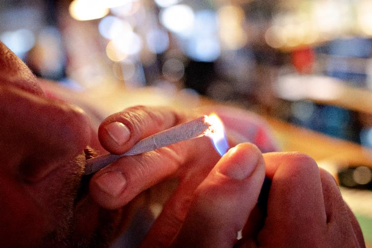 De højere tobaksafgifter bidrager til, at regeringens økonomiske politik øger uligheden. Foto: Marius Renner