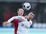 Silkeborgs Rasmus Carstensen (tv.) passer her sine defensive forpligtelser i søndagens opgør mod Vejle. Foto: Henning Bagger/Ritzau Scanpix