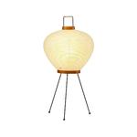 Den japansk-amerikanske skulptør og designer Isamu Noguchi er manden bag lampeserien Akari, som produceres af det schweiziske designfirma Vitra. Foto: Pr