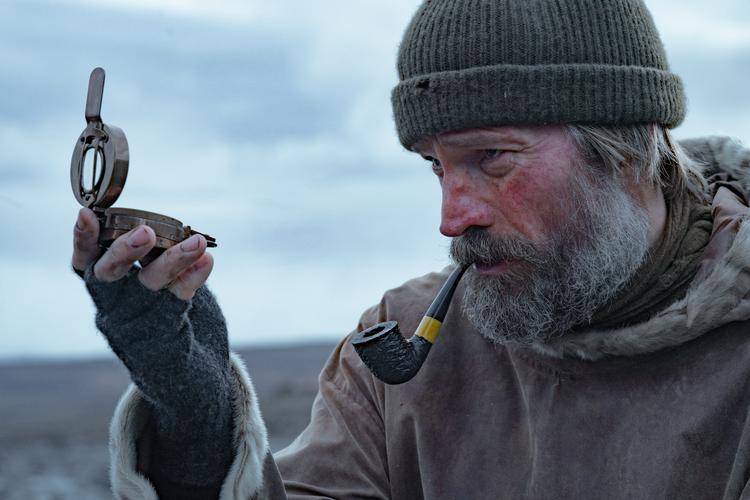 Det var Dronning Margrethe, der gav instruktør Peter Flinth 'Farlig tomandsfærd', idet hun mente den kunne blive en udmærket film. Det havde hendes grønlandsglade majestæt da ganske ret i. Pr-foto Netflix