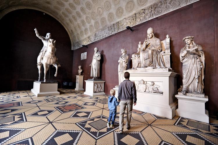 Oplev studerende fra Rytmisk Musikkonservatorium og Det Kongelige Danske Kunstakademi i Thorvaldsens Museum nye udstilling  ’Spaces (in) Between'. Foto: Jens Dresling