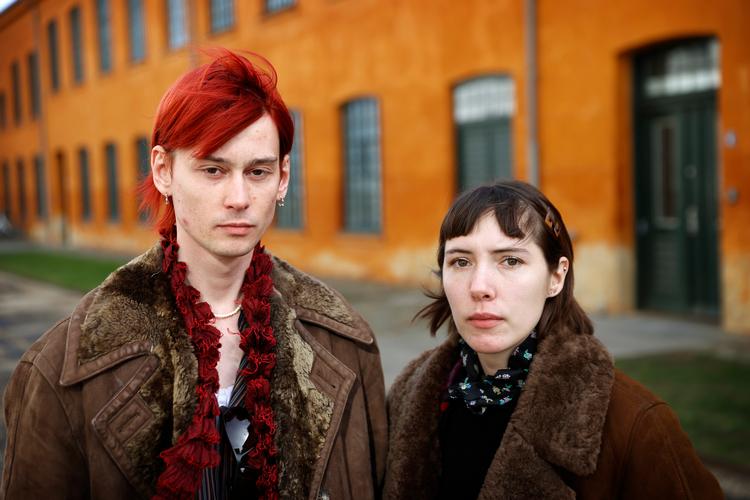 Frederik Tschenka Tang Jensen og Sara Toftelund Sommer er to af de studerende, som protesterer mod ledelsen på designskolen. Foto: Jens Dresling