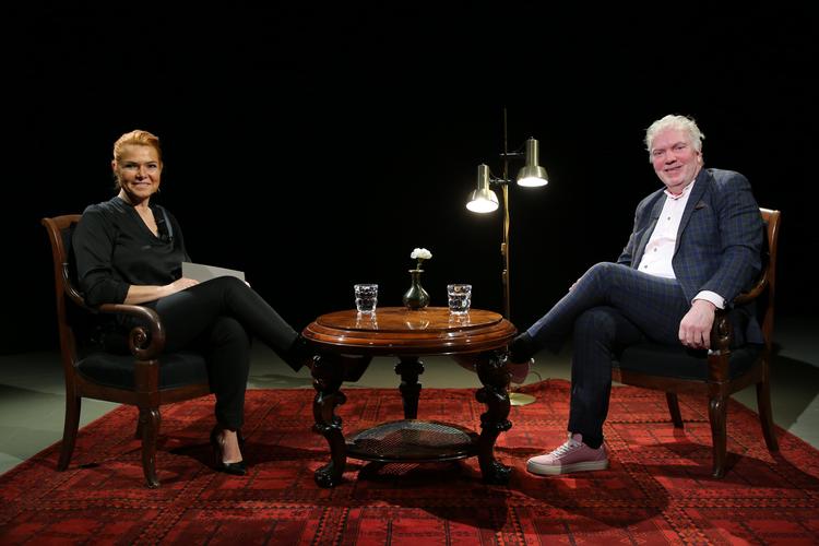 Inger Støjberg har inviteret en kavalkade af interviewpersoner, der har fortiden for sig – her den tidligere vært på Café Hack Søren Dahl. Foto: DK4