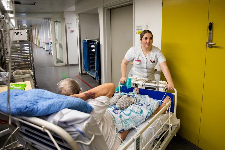 Antallet af indlagte med covid-19 stiger. (arkivfoto) men epidemien er aftagende. Foto: Finn Frandsen