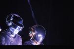 Daft Punk under en koncert i Paris i 2007. Her med hjelme på. Foto: Miguel Medina/Ritzau Scanpix